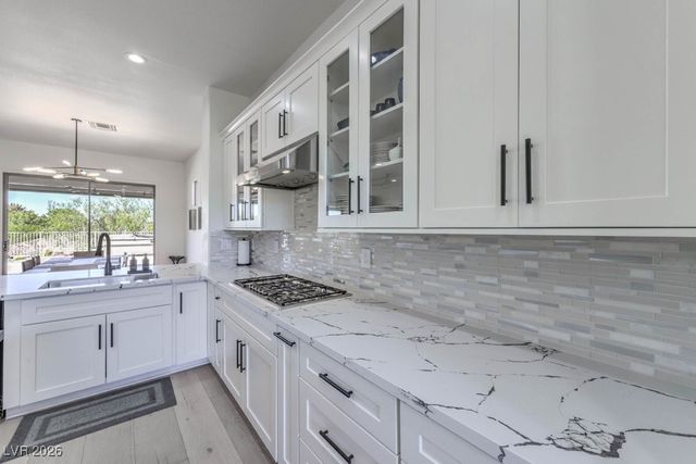 16 Holston Hills Road, Henderson, NV 89052