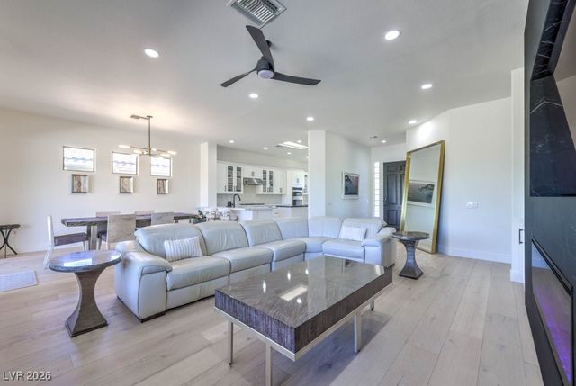 16 Holston Hills Road, Henderson, NV 89052