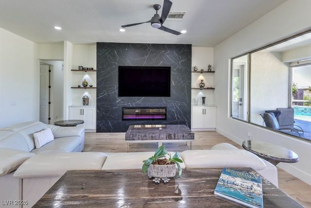 16 Holston Hills Road, Henderson, NV 89052