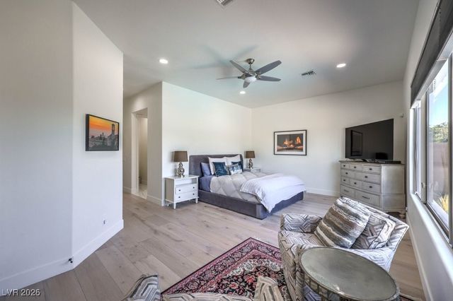 16 Holston Hills Road, Henderson, NV 89052