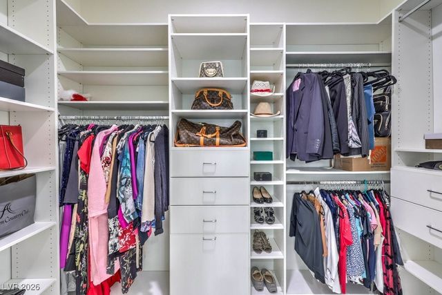 16 Holston Hills Road, Henderson, NV 89052