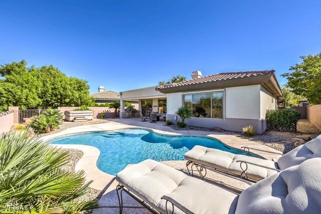 16 Holston Hills Road, Henderson, NV 89052