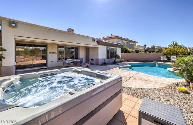 16 Holston Hills Road, Henderson, NV 89052