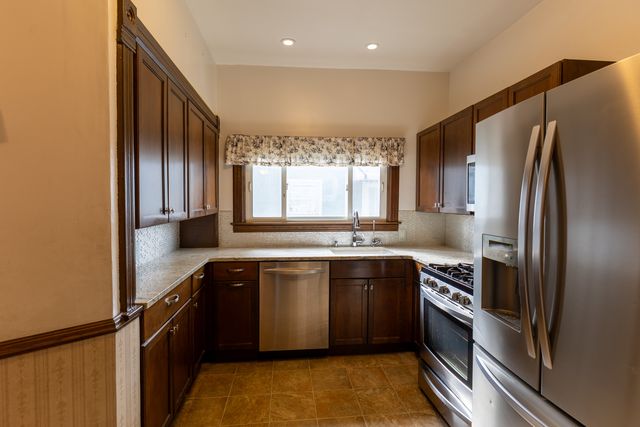 3212 Clinton Avenue, Berwyn, IL 60402