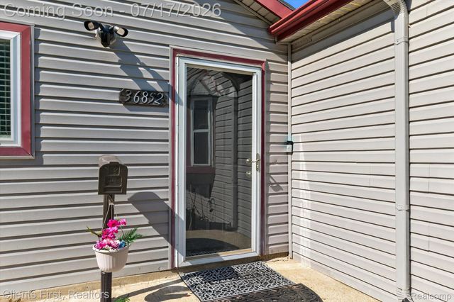 36852 Chase Street, Romulus, MI 48174