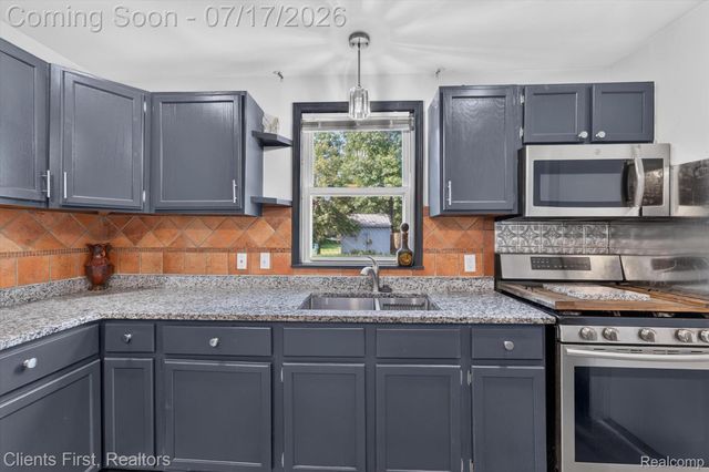 36852 Chase Street, Romulus, MI 48174