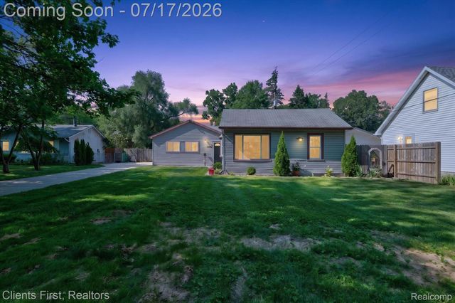 36852 Chase Street, Romulus, MI 48174