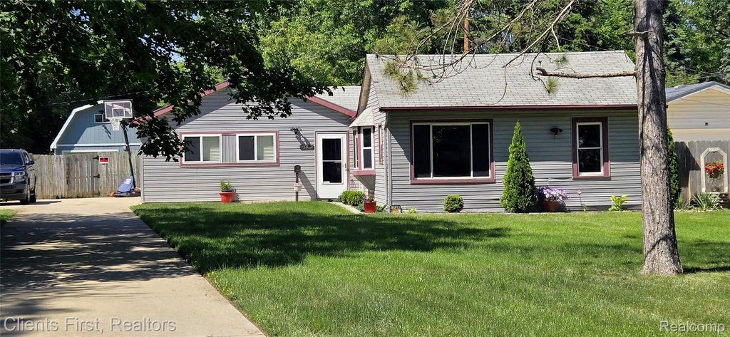 36852 Chase Street, Romulus, MI 48174