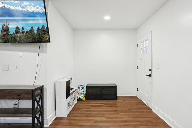 18 Chestnut Dr, Clarksville, TN 37042