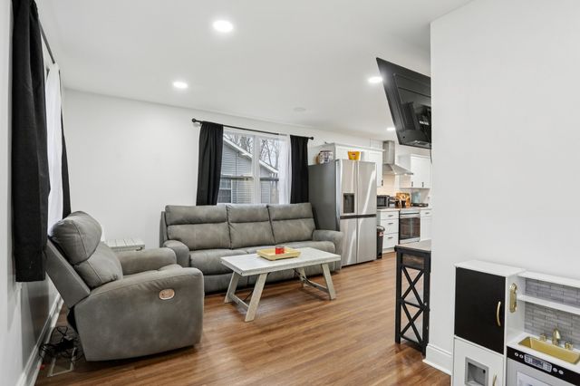 18 Chestnut Dr, Clarksville, TN 37042