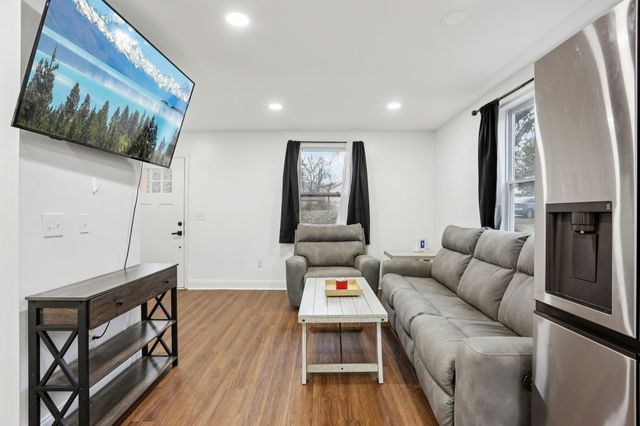 18 Chestnut Dr, Clarksville, TN 37042