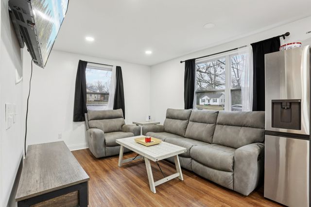 18 Chestnut Dr, Clarksville, TN 37042