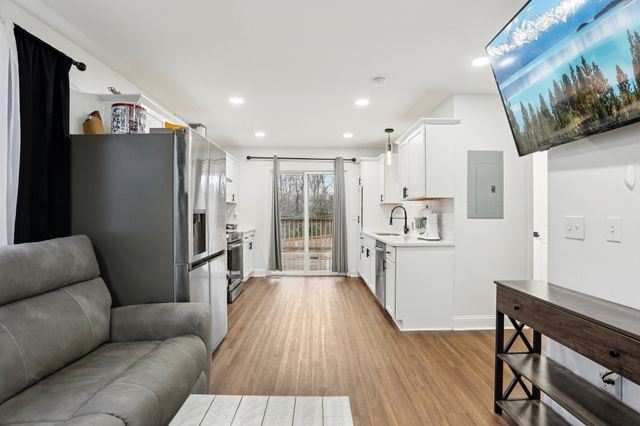 18 Chestnut Dr, Clarksville, TN 37042