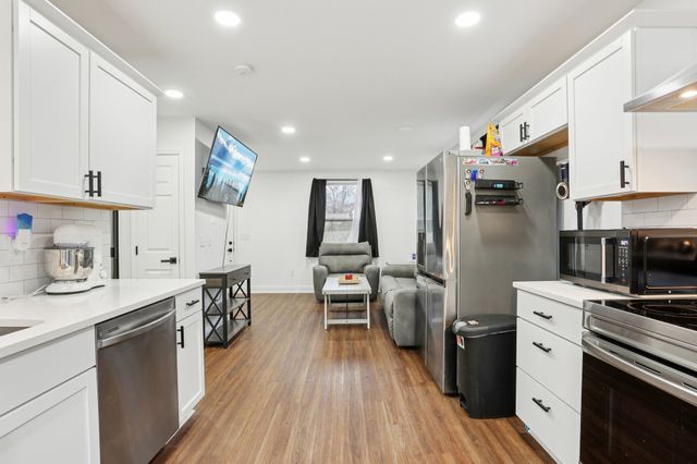 18 Chestnut Dr, Clarksville, TN 37042