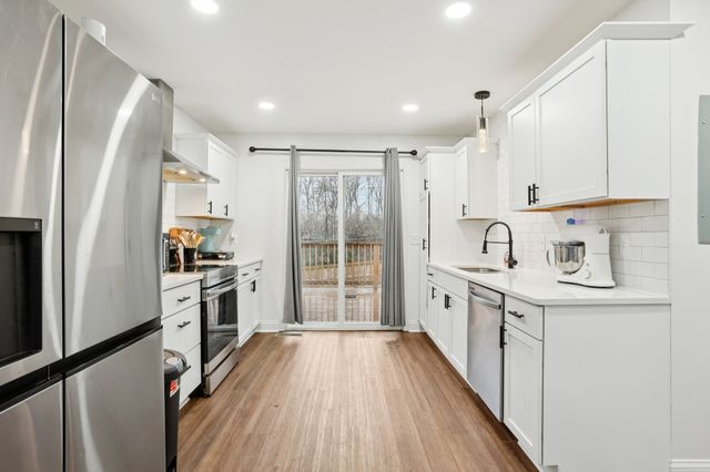 18 Chestnut Dr, Clarksville, TN 37042