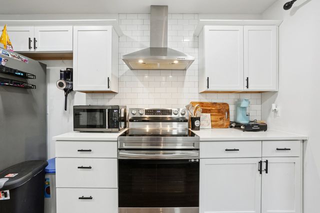 18 Chestnut Dr, Clarksville, TN 37042