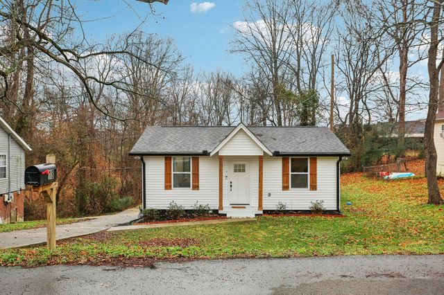 18 Chestnut Dr, Clarksville, TN 37042