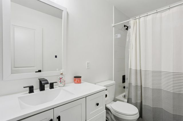 18 Chestnut Dr, Clarksville, TN 37042