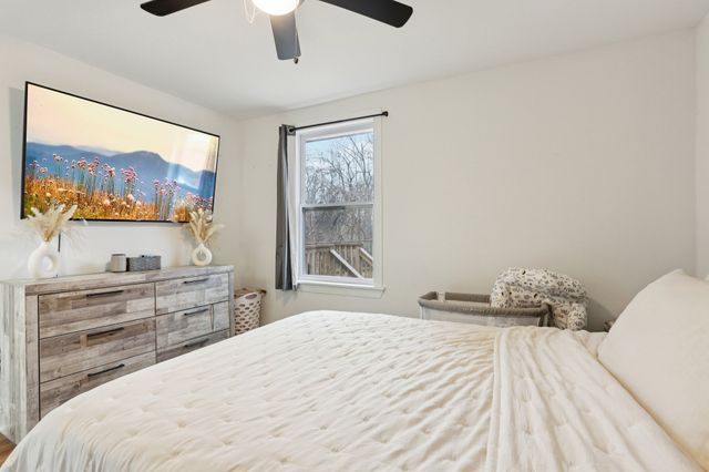 18 Chestnut Dr, Clarksville, TN 37042