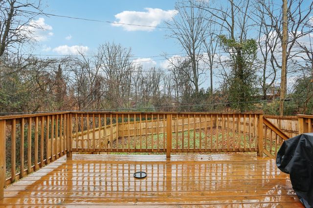 18 Chestnut Dr, Clarksville, TN 37042