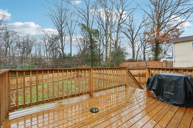 18 Chestnut Dr, Clarksville, TN 37042