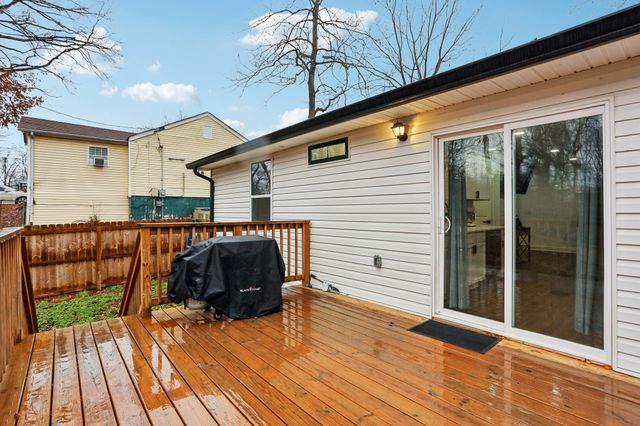 18 Chestnut Dr, Clarksville, TN 37042