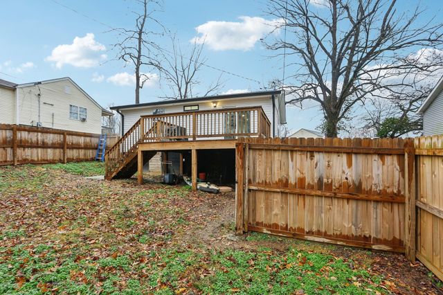 18 Chestnut Dr, Clarksville, TN 37042