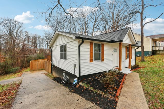 18 Chestnut Dr, Clarksville, TN 37042