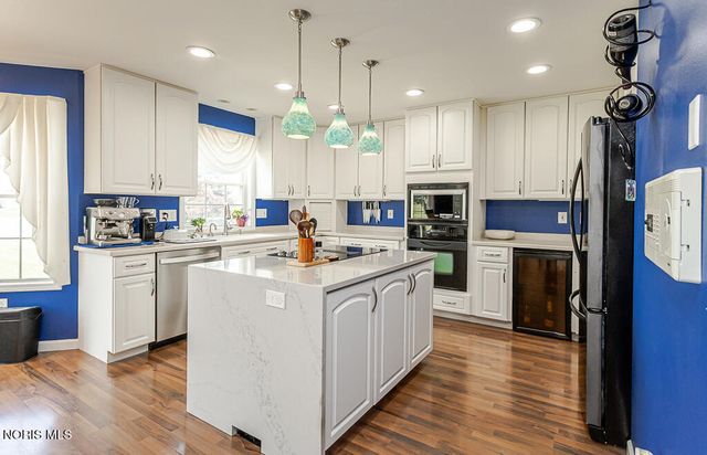 14740 Lake Meadows Drive, Perrysburg, OH 43551