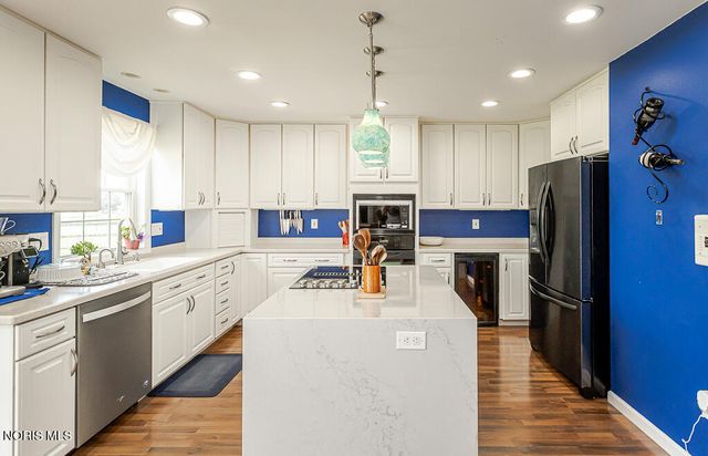 14740 Lake Meadows Drive, Perrysburg, OH 43551