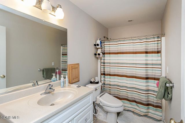 14740 Lake Meadows Drive, Perrysburg, OH 43551