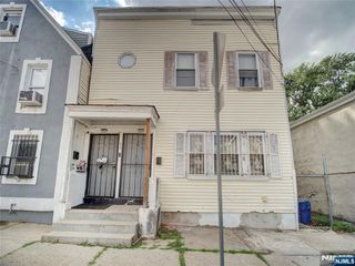 75 6th Street, Newark, NJ 07107