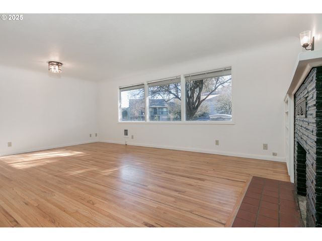 1195 ALMADEN St, Eugene, OR 97402