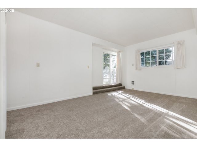 1195 ALMADEN St, Eugene, OR 97402