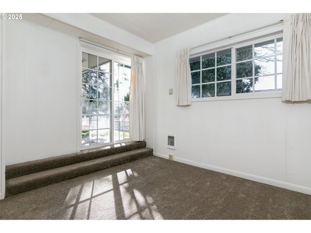 1195 ALMADEN St, Eugene, OR 97402