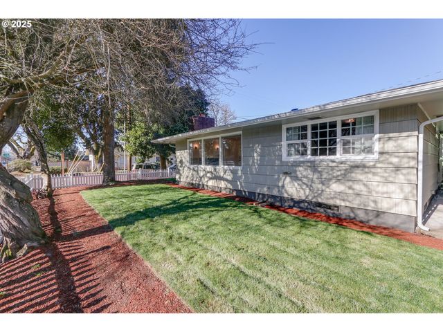 1195 ALMADEN St, Eugene, OR 97402