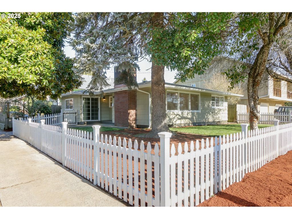 1195 ALMADEN St, Eugene, OR 97402