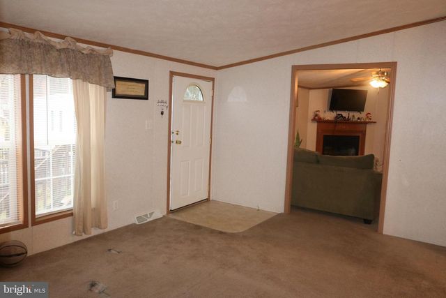 38 BROADWING DR, Hanover, PA 17331