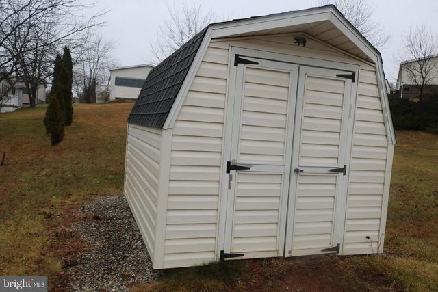 38 BROADWING DR, Hanover, PA 17331