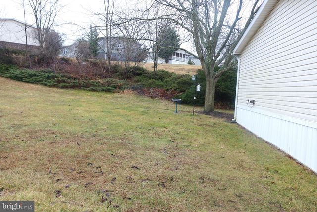 38 BROADWING DR, Hanover, PA 17331