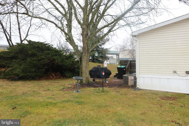 38 BROADWING DR, Hanover, PA 17331