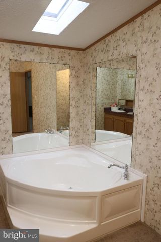 38 BROADWING DR, Hanover, PA 17331