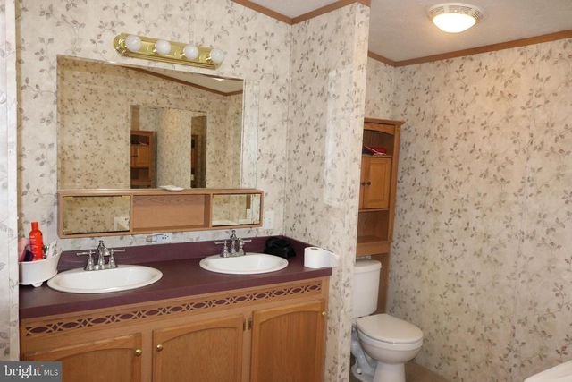 38 BROADWING DR, Hanover, PA 17331