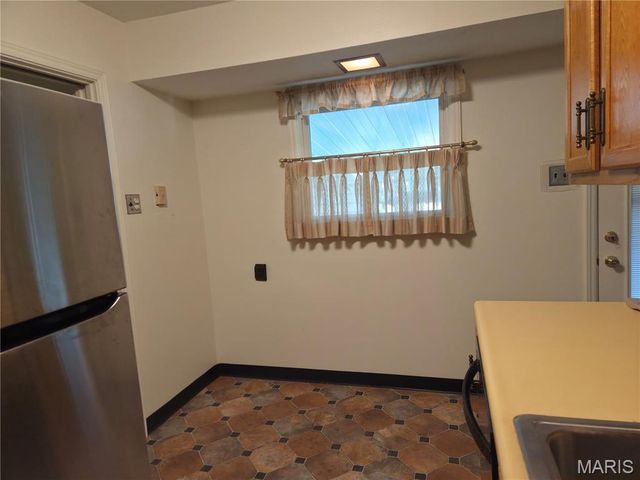137 Woodridge Road, St Louis, MO 63122