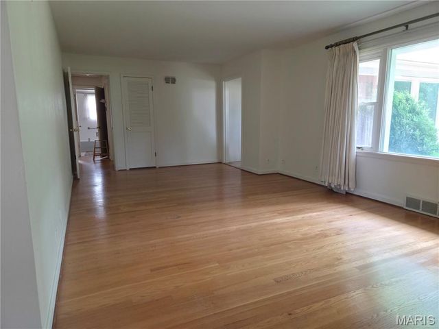 137 Woodridge Road, St Louis, MO 63122