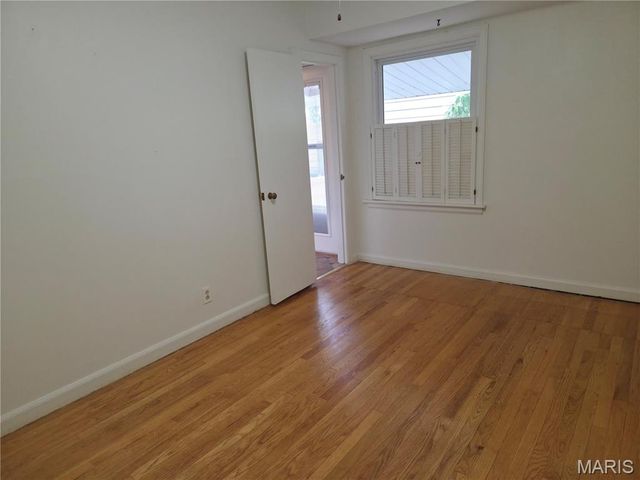 137 Woodridge Road, St Louis, MO 63122