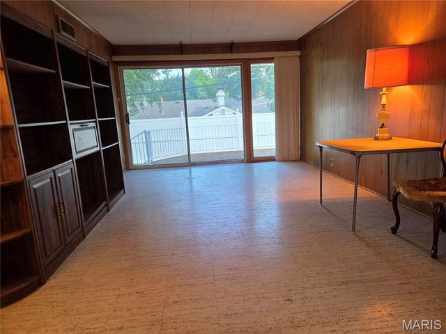 137 Woodridge Road, St Louis, MO 63122