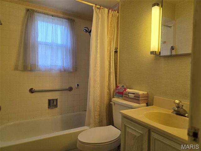137 Woodridge Road, St Louis, MO 63122