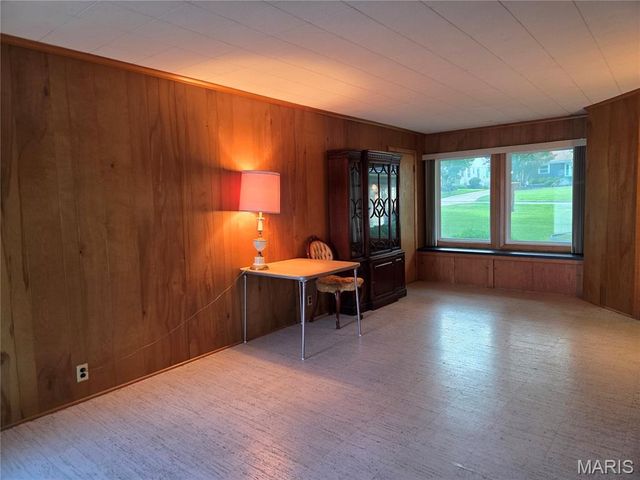 137 Woodridge Road, St Louis, MO 63122