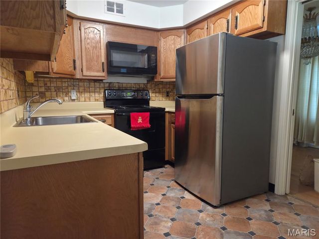 137 Woodridge Road, St Louis, MO 63122